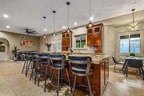 Luxury Lookout Canyon 5 Bdrm Stunner W/htd Pool!