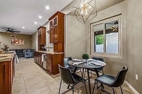 Luxury Lookout Canyon 5 Bdrm Stunner W/htd Pool!