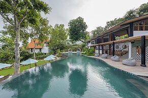 Deep Roots Dive & Yoga Resort