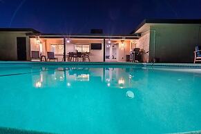 Entertainers Dream! 4 Bdrm / HTD Pool/ Games!