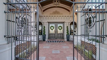 Spectacular Fountain Hills 5 Bdrm W/pool and Views