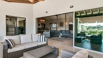 Spectacular Fountain Hills 5 Bdrm W/pool and Views