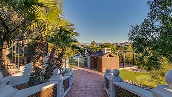 Spectacular Fountain Hills 5 Bdrm W/pool and Views