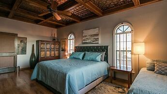 Spectacular Fountain Hills 5 Bdrm W/pool and Views