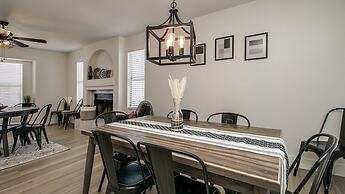Upgraded 4-bdrm Beautiful Home W/pool!