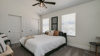 Upgraded 4-bdrm Beautiful Home W/pool!