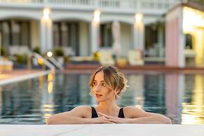 Moodhoian Riverside Resort & Spa