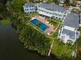 Moodhoian Riverside Resort & Spa