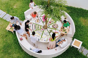 Moodhoian Riverside Resort & Spa