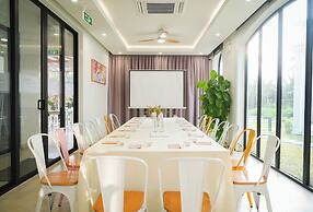 Moodhoian Riverside Resort & Spa