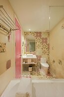 Moodhoian Riverside Resort & Spa