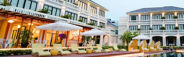 Moodhoian Riverside Resort & Spa