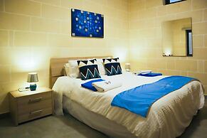 3 Bedroom Apartment With Private Pool and hot tub