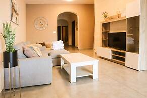 3 Bedroom Apartment With Private Pool and hot tub