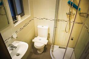 3 Bedroom Apartment With Private Pool and hot tub