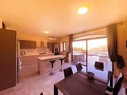 3 Bedroom Apartment With Private Pool and hot tub