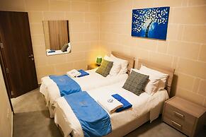 3 Bedroom Apartment With Private Pool and hot tub
