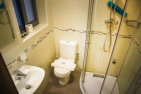 3 Bedroom Apartment With Private Pool and hot tub