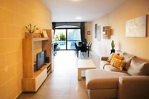 3 Bedroom Apartment With Private Pool and hot tub