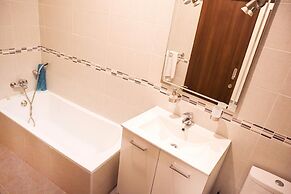 3 Bedroom Apartment With Private Pool and hot tub