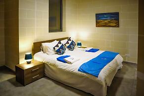 3 Bedroom Apartment With Private Pool and hot tub