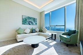 Opulent Apt With Panoramic Views of Palm Marina