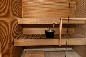 2ndhomes Center Home w Sauna & Balcony