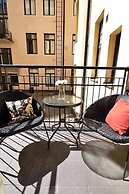 2ndhomes Center Home w Sauna & Balcony