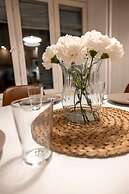 2ndhomes Center Home w Sauna & Balcony