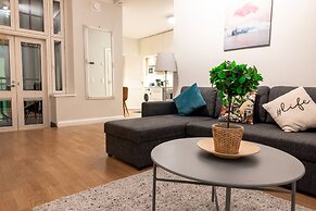 2ndhomes Center Home w Sauna & Balcony