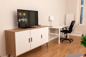 2ndhomes Center Home w Sauna & Balcony