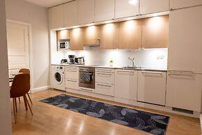 2ndhomes Center Home w Sauna & Balcony