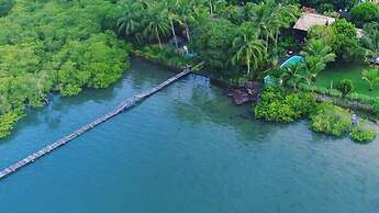 Casa de Temporada 4 Coqueiros, 16 Hóspedes, Piscina, 4 Suítes e Churra