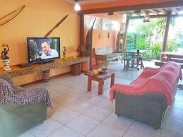 Casa de Temporada 4 Coqueiros, 16 Hóspedes, Piscina, 4 Suítes e Churra