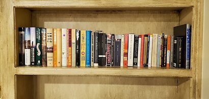 Couples Retreat With Hot Tub, Sauna and Steam Room