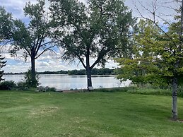 Couples Retreat With Hot Tub, Sauna and Steam Room