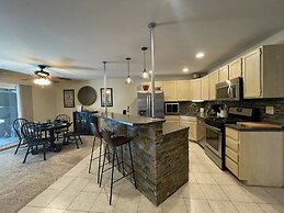 Couples Retreat With Hot Tub, Sauna and Steam Room