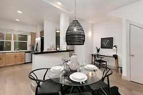 Hip Old Town North Gem! Near Breweries and River!