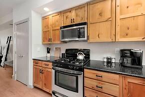 Hip Old Town North Gem! Near Breweries and River!