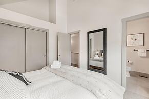 Hip Old Town North Gem! Near Breweries and River!