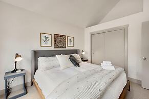 Hip Old Town North Gem! Near Breweries and River!