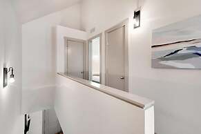 Hip Old Town North Gem! Near Breweries and River!