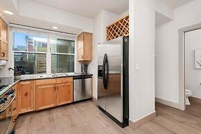 Hip Old Town North Gem! Near Breweries and River!