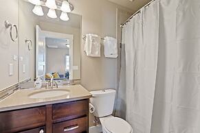 Quiet Urban Community – Designer Home W/ Hot Tub!