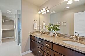 Quiet Urban Community – Designer Home W/ Hot Tub!