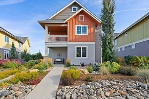 Quiet Urban Community – Designer Home W/ Hot Tub!