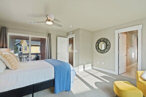 Quiet Urban Community – Designer Home W/ Hot Tub!