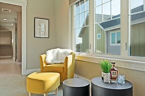 Quiet Urban Community – Designer Home W/ Hot Tub!