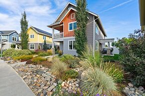 Quiet Urban Community – Designer Home W/ Hot Tub!