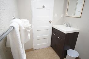 Charming Bungalow Next to UNC - Free Cruiser Bikes!